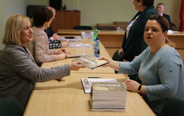 promocja-albumu-na-sesji-rady-gminy-11