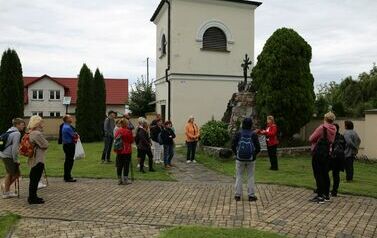 Spacer 4 sierpnia "Na szlaku walk powstańczych" Waśni&oacute;w-Nowa Słupia-Św. Krzyż-Mirogonowice-Momina 83