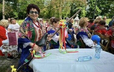 Zjazd k&oacute;ł gospodyń wiejskich &bdquo;pod biało &ndash; czerwoną&rdquo;  1