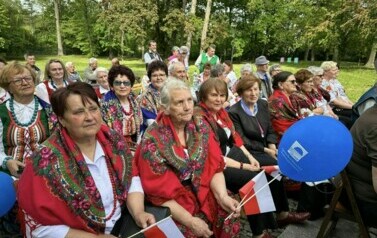 Zjazd k&oacute;ł gospodyń wiejskich &bdquo;pod biało &ndash; czerwoną&rdquo;  3