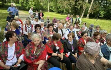 Zjazd k&oacute;ł gospodyń wiejskich &bdquo;pod biało &ndash; czerwoną&rdquo;  13