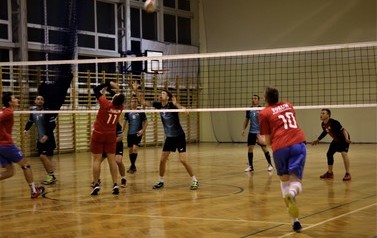 druzyna-siatkarska-seniorow-z-wasniowa-rozpoczela-rozgrywki-iii-ligii-w-sezonie-20212022-7