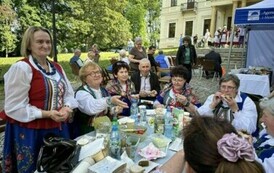 Zjazd k&oacute;ł gospodyń wiejskich &bdquo;pod biało &ndash; czerwoną&rdquo;  6