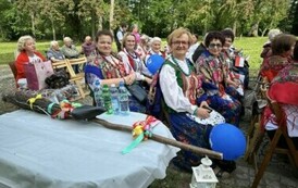 Zjazd k&oacute;ł gospodyń wiejskich &bdquo;pod biało &ndash; czerwoną&rdquo;  8