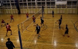 druzyna-siatkarska-seniorow-z-wasniowa-rozpoczela-rozgrywki-iii-ligii-w-sezonie-20212022-1