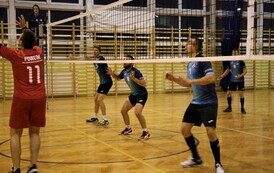 druzyna-siatkarska-seniorow-z-wasniowa-rozpoczela-rozgrywki-iii-ligii-w-sezonie-20212022-4